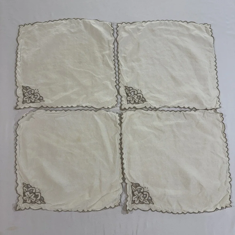 Vintage Linen Tablecloth 4 Napkins Cream Floral Cutwork Embroidery 33